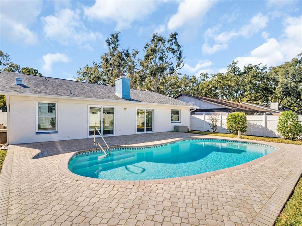 待售: $399,000 (2 贝兹, 2 浴室, 1200 平方英尺)