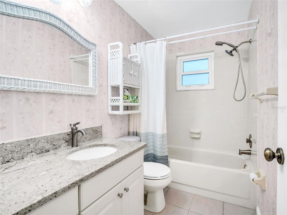 待售: $399,000 (2 贝兹, 2 浴室, 1200 平方英尺)