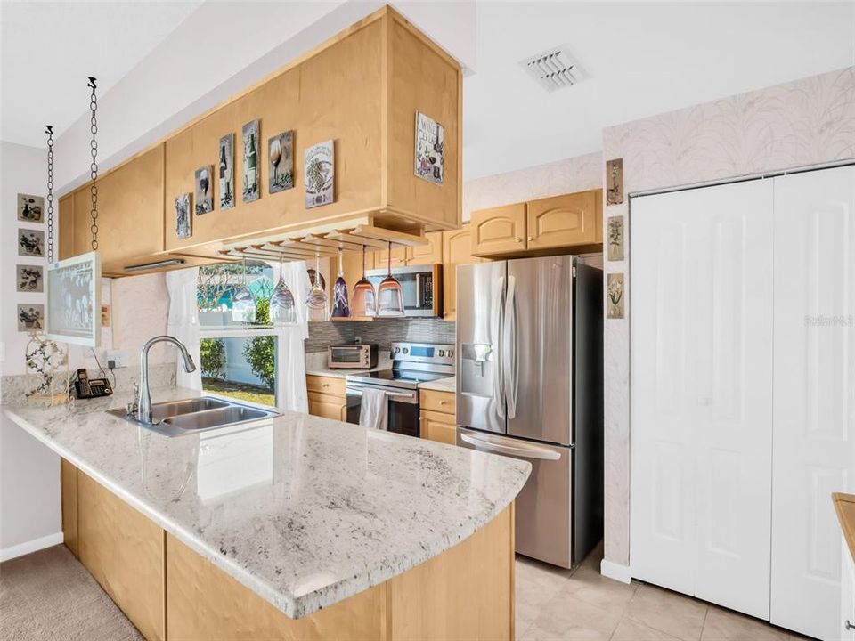 待售: $399,000 (2 贝兹, 2 浴室, 1200 平方英尺)