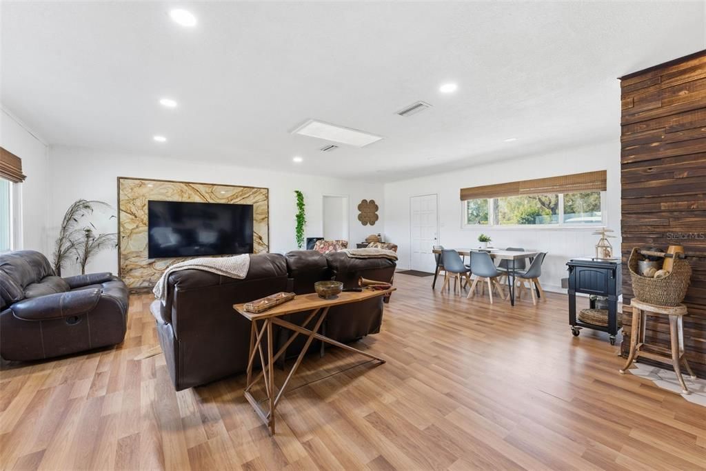 На продажу: $390,000 (3 спален, 3 ванн, 2256 Квадратных фут)