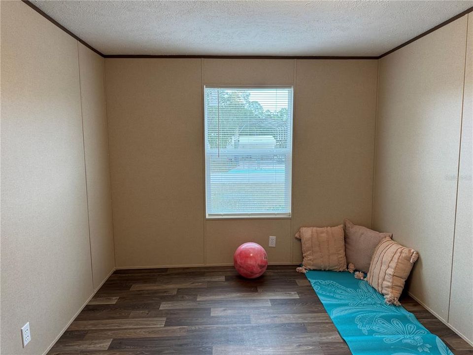 На продажу: $199,990 (4 спален, 2 ванн, 1475 Квадратных фут)