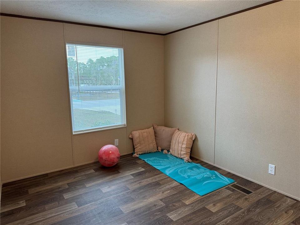 На продажу: $199,990 (4 спален, 2 ванн, 1475 Квадратных фут)