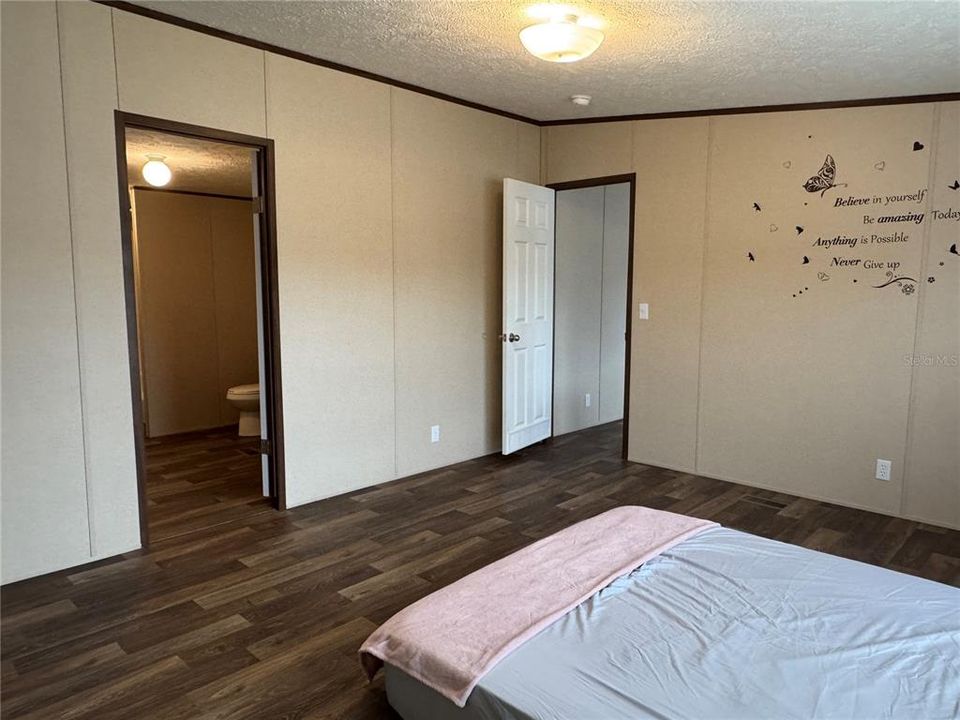 На продажу: $199,990 (4 спален, 2 ванн, 1475 Квадратных фут)