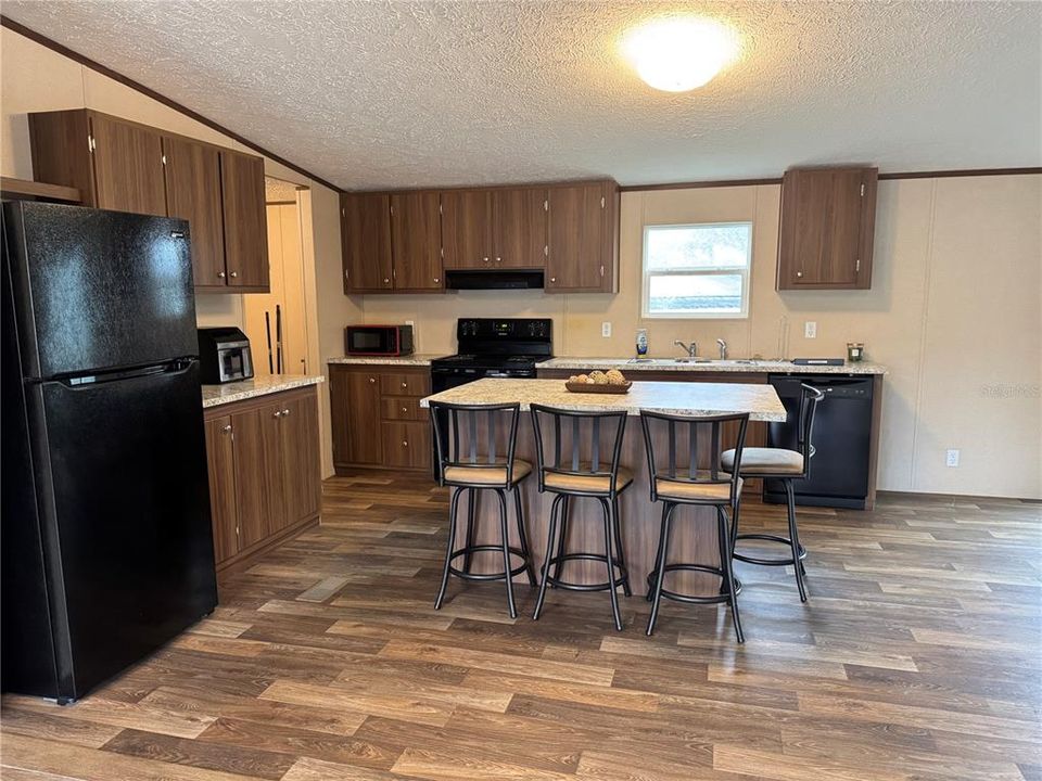 На продажу: $199,990 (4 спален, 2 ванн, 1475 Квадратных фут)