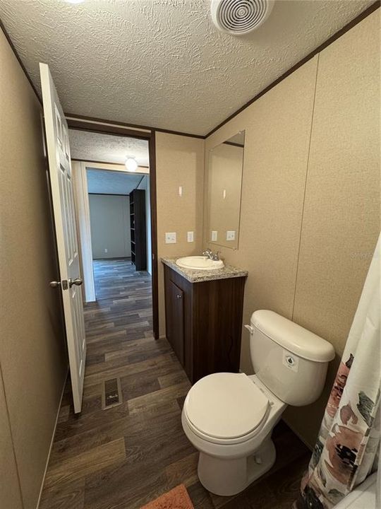 На продажу: $199,990 (4 спален, 2 ванн, 1475 Квадратных фут)