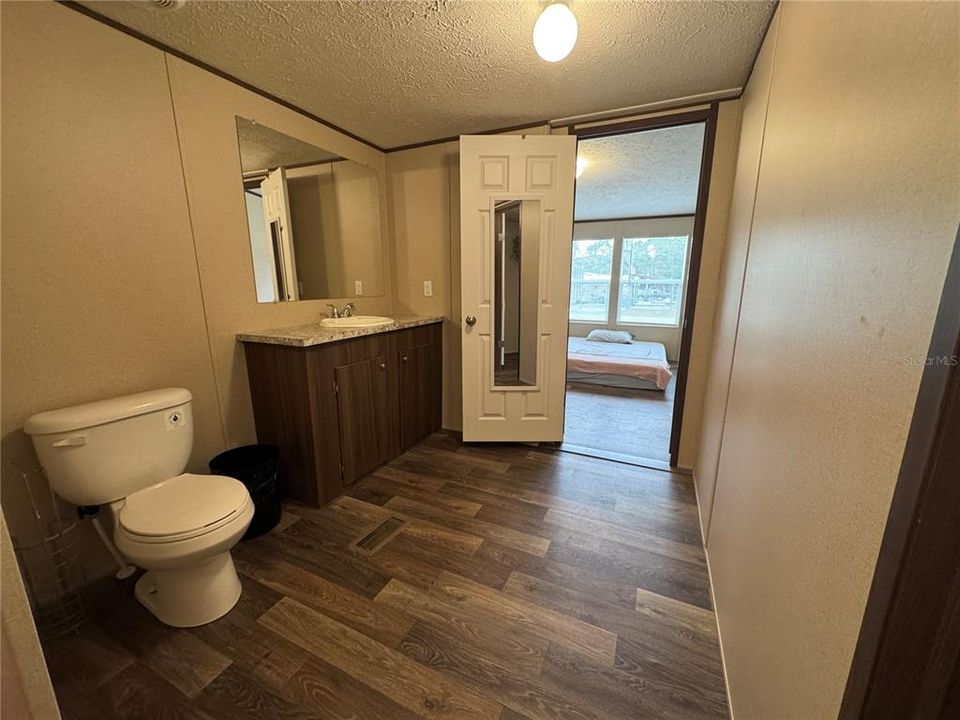 На продажу: $199,990 (4 спален, 2 ванн, 1475 Квадратных фут)