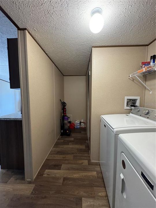 На продажу: $199,990 (4 спален, 2 ванн, 1475 Квадратных фут)