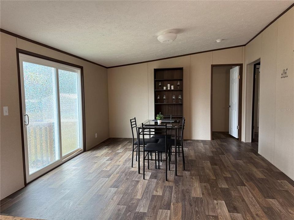 На продажу: $199,990 (4 спален, 2 ванн, 1475 Квадратных фут)