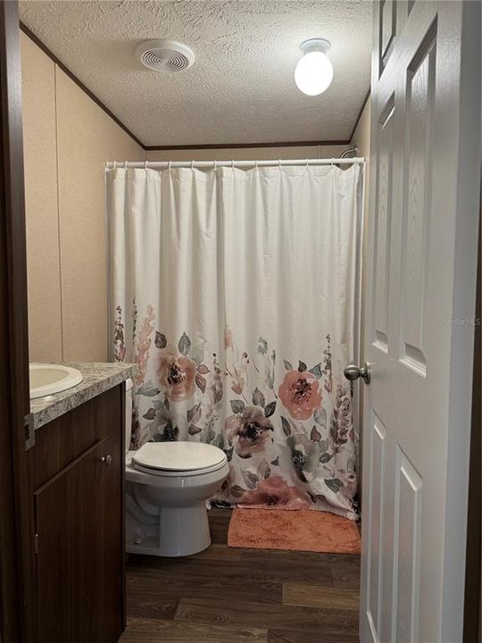 На продажу: $199,990 (4 спален, 2 ванн, 1475 Квадратных фут)