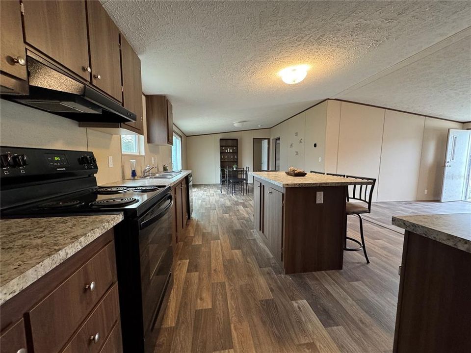 На продажу: $199,990 (4 спален, 2 ванн, 1475 Квадратных фут)