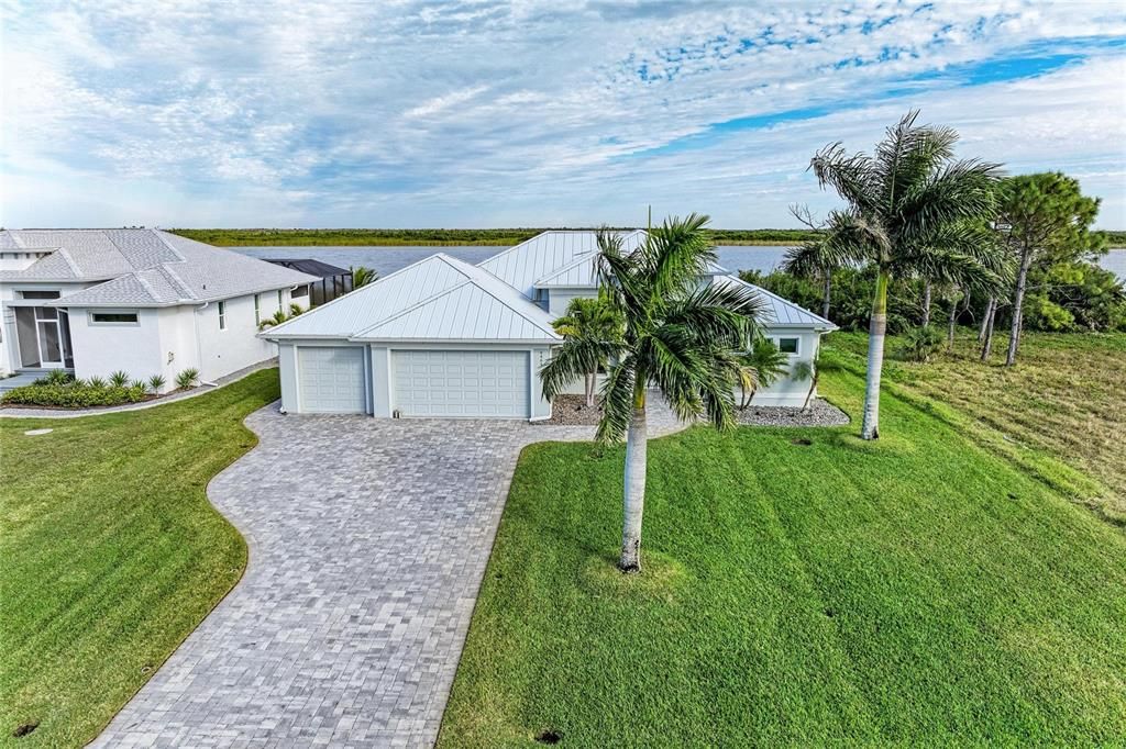 For Sale: $975,000 (4 beds, 2 baths, 2343 Square Feet)