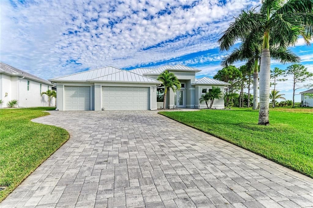 For Sale: $975,000 (4 beds, 2 baths, 2343 Square Feet)