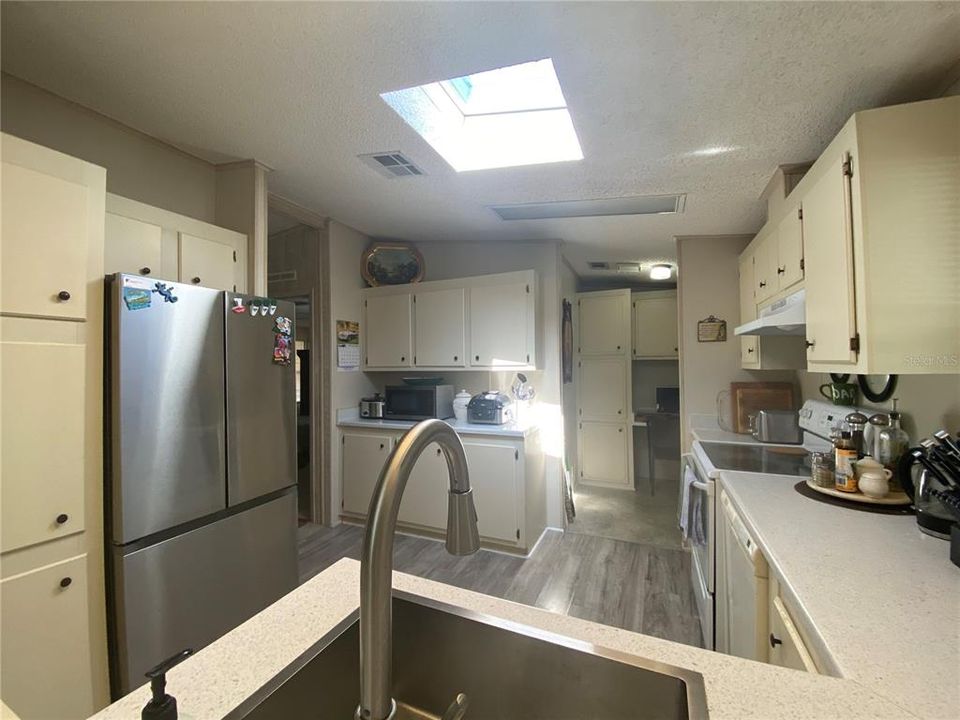 На продажу: $167,500 (2 спален, 2 ванн, 1601 Квадратных фут)