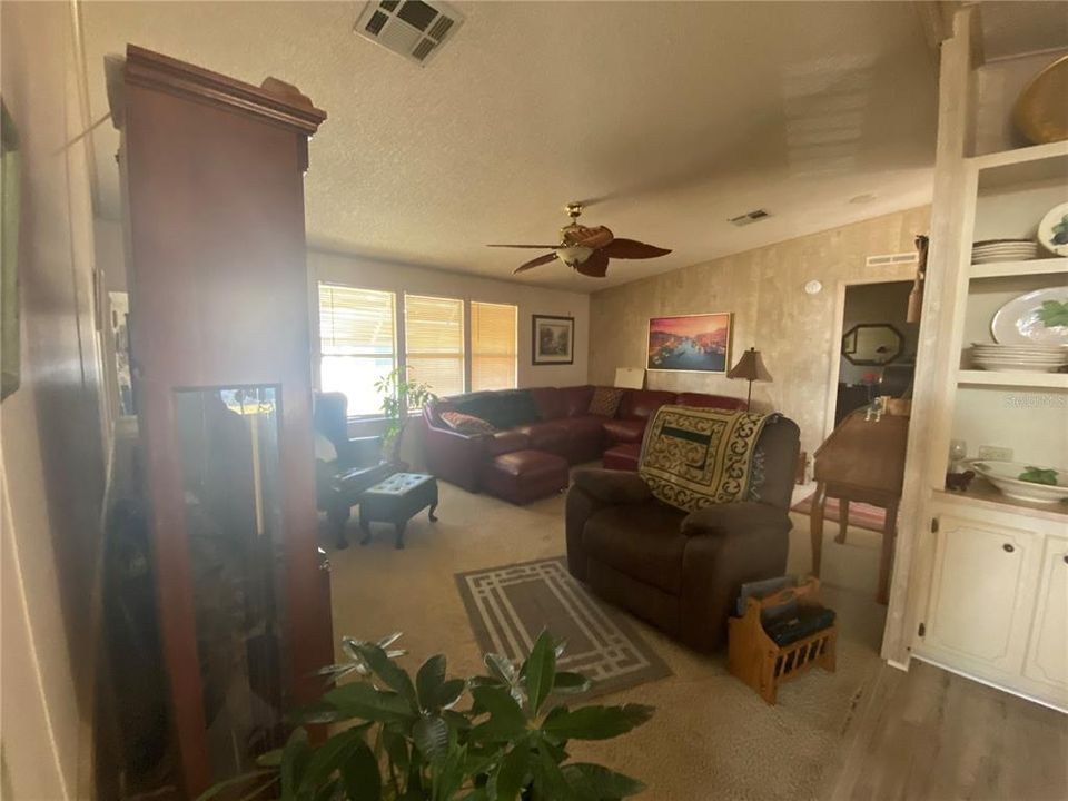 На продажу: $167,500 (2 спален, 2 ванн, 1601 Квадратных фут)