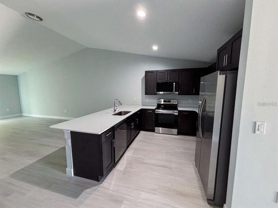 В аренду: $1,697 (3 спален, 2 ванн, 1723 Квадратных фут)