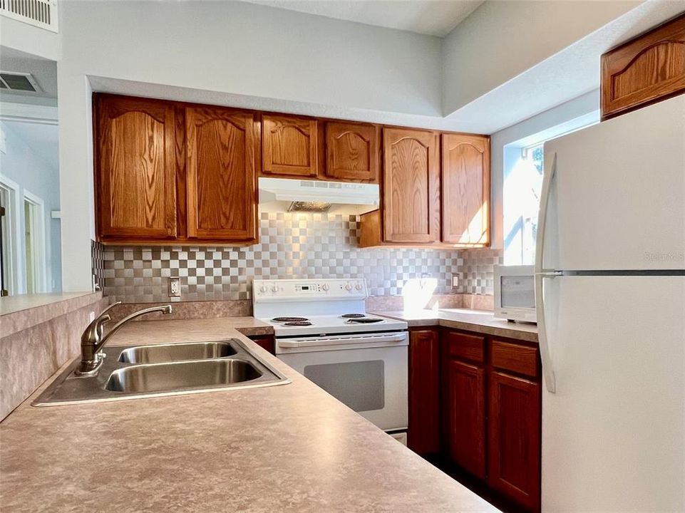 For Rent: $1,975 (2 beds, 2 baths, 1140 Square Feet)