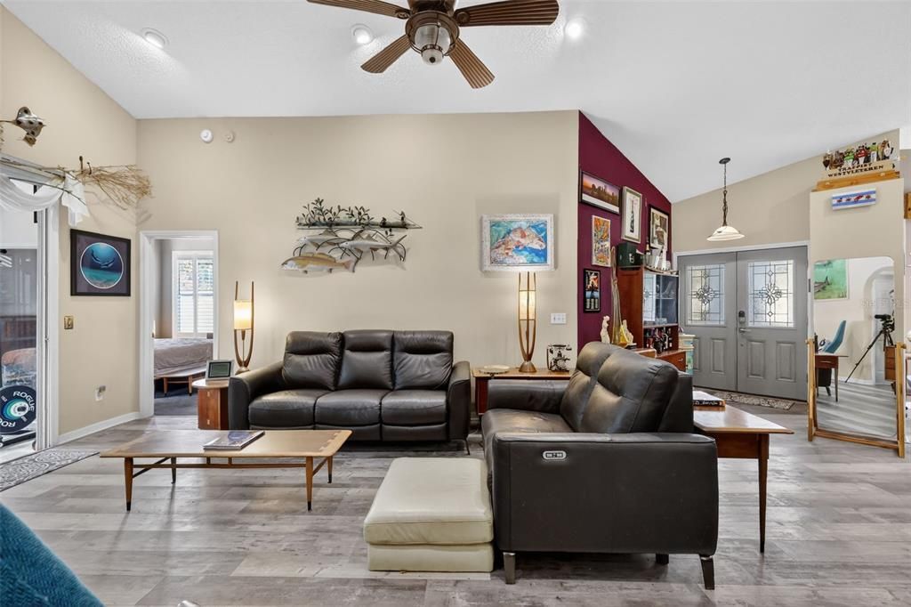 En Venta: $425,000 (3 camas, 2 baños, 1501 Pies cuadrados)