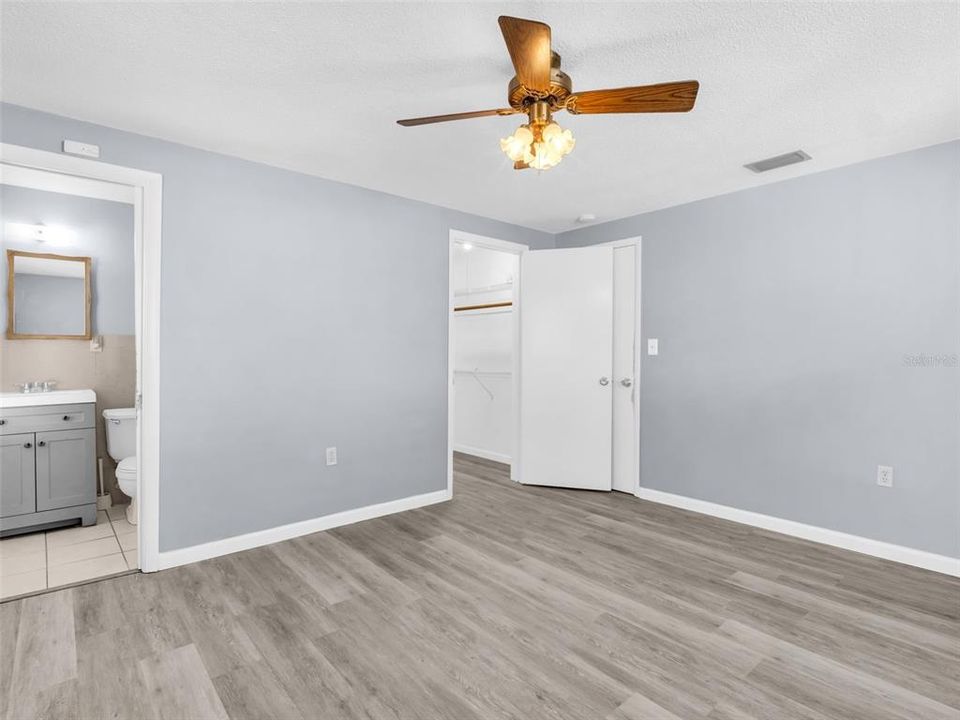 For Sale: $250,000 (2 beds, 2 baths, 1136 Square Feet)