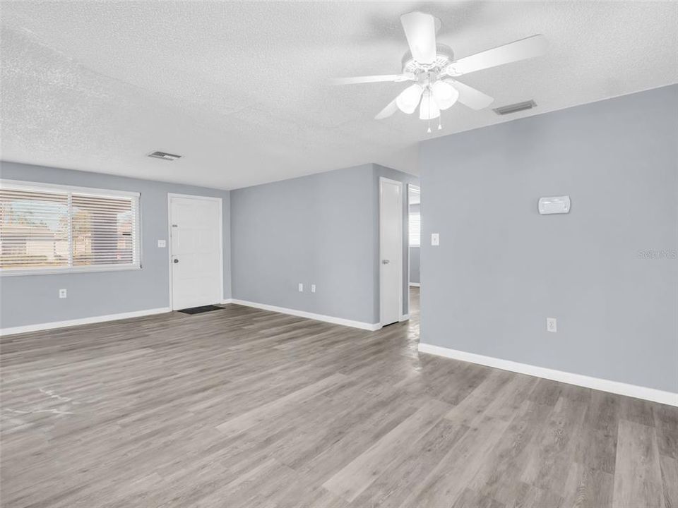 For Sale: $250,000 (2 beds, 2 baths, 1136 Square Feet)