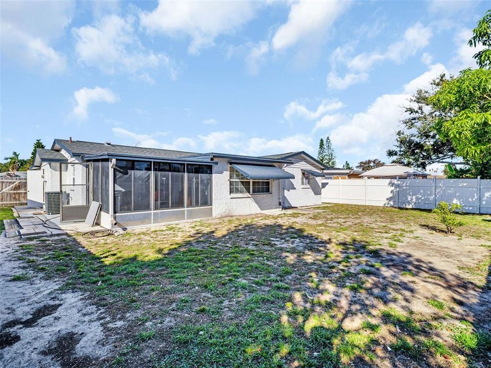 For Sale: $250,000 (2 beds, 2 baths, 1136 Square Feet)