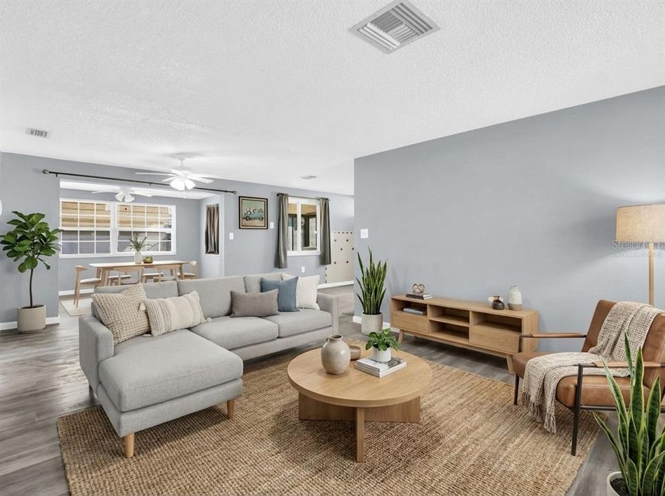 For Sale: $250,000 (2 beds, 2 baths, 1136 Square Feet)