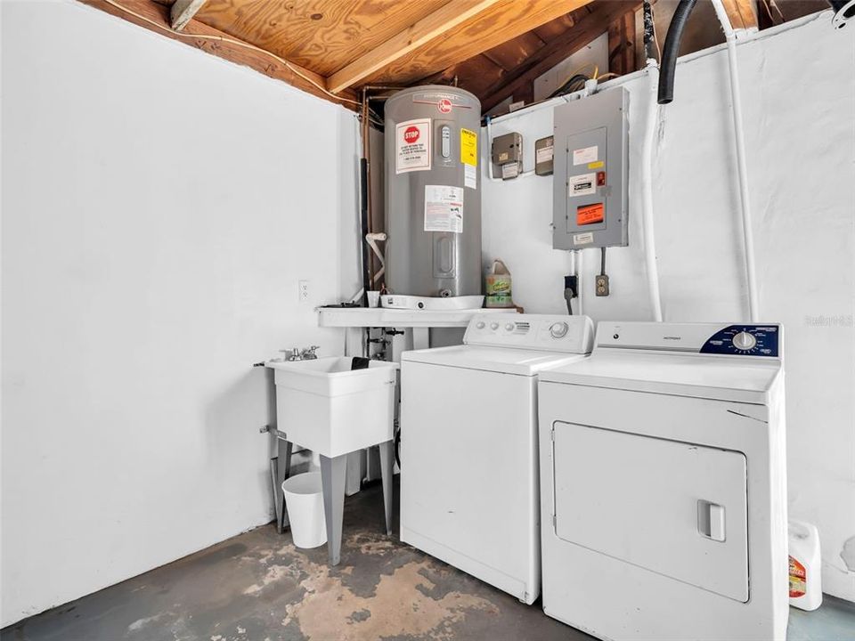 For Sale: $250,000 (2 beds, 2 baths, 1136 Square Feet)