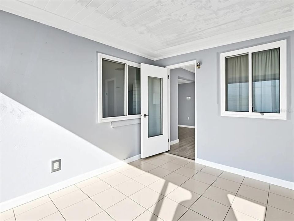 For Sale: $250,000 (2 beds, 2 baths, 1136 Square Feet)