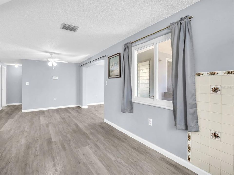 For Sale: $250,000 (2 beds, 2 baths, 1136 Square Feet)