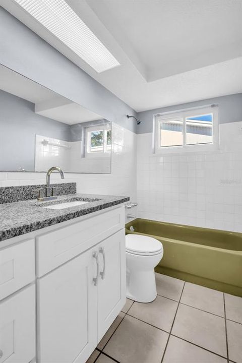 For Sale: $250,000 (2 beds, 2 baths, 1136 Square Feet)