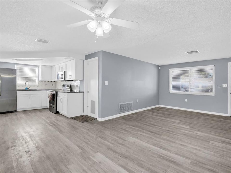 For Sale: $250,000 (2 beds, 2 baths, 1136 Square Feet)