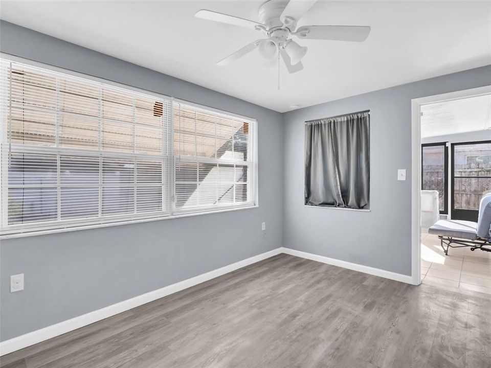 For Sale: $250,000 (2 beds, 2 baths, 1136 Square Feet)