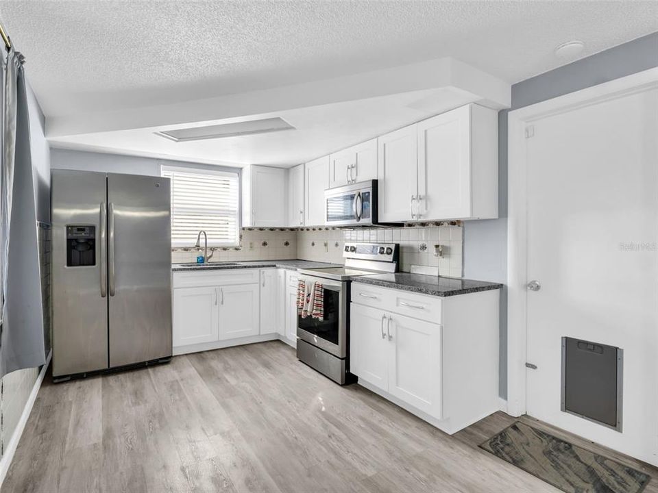 For Sale: $250,000 (2 beds, 2 baths, 1136 Square Feet)