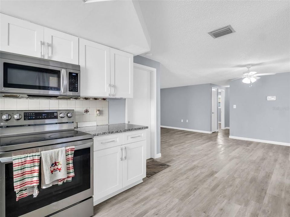 For Sale: $250,000 (2 beds, 2 baths, 1136 Square Feet)