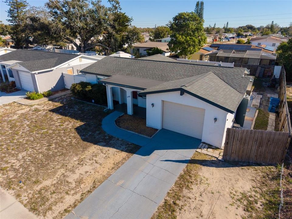 For Sale: $250,000 (2 beds, 2 baths, 1136 Square Feet)