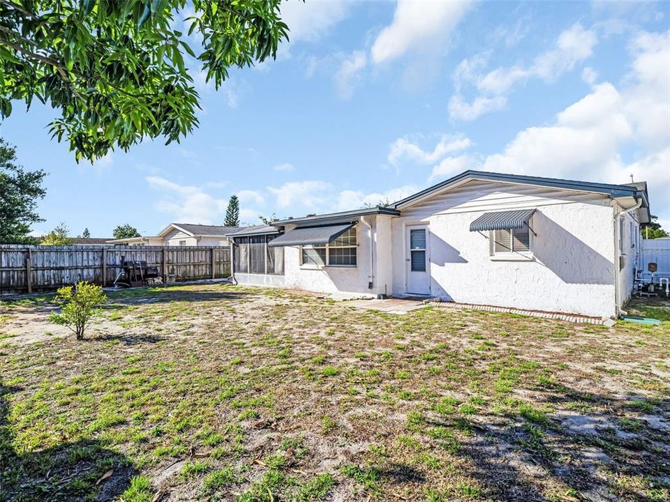 For Sale: $250,000 (2 beds, 2 baths, 1136 Square Feet)