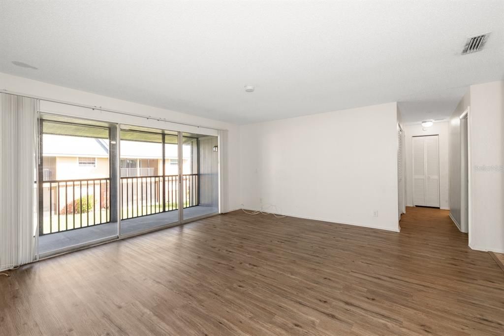 出租: $1,695 (2 贝兹, 2 浴室, 1306 平方英尺)