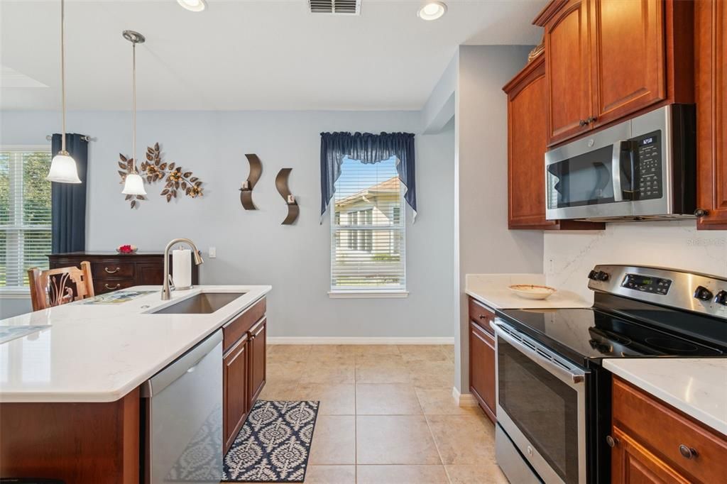 待售: $335,000 (2 贝兹, 2 浴室, 1719 平方英尺)