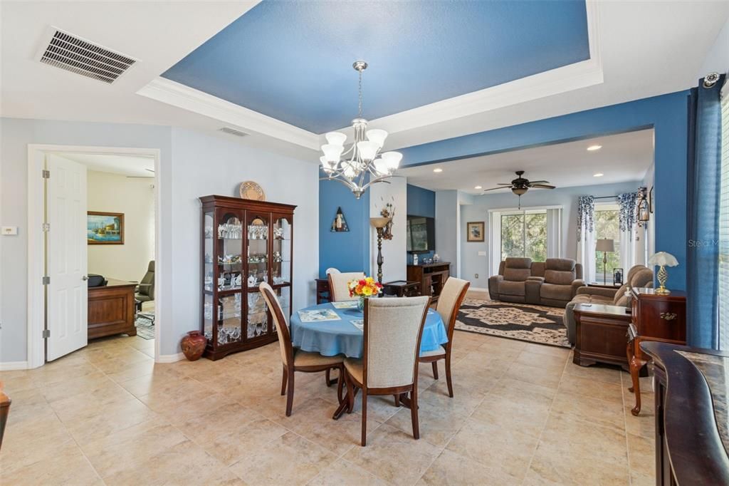 待售: $335,000 (2 贝兹, 2 浴室, 1719 平方英尺)