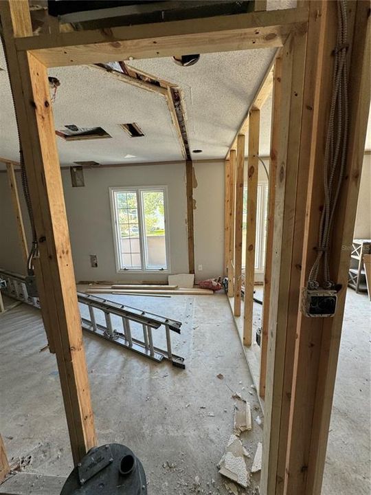 待售: $229,000 (2 贝兹, 2 浴室, 1010 平方英尺)