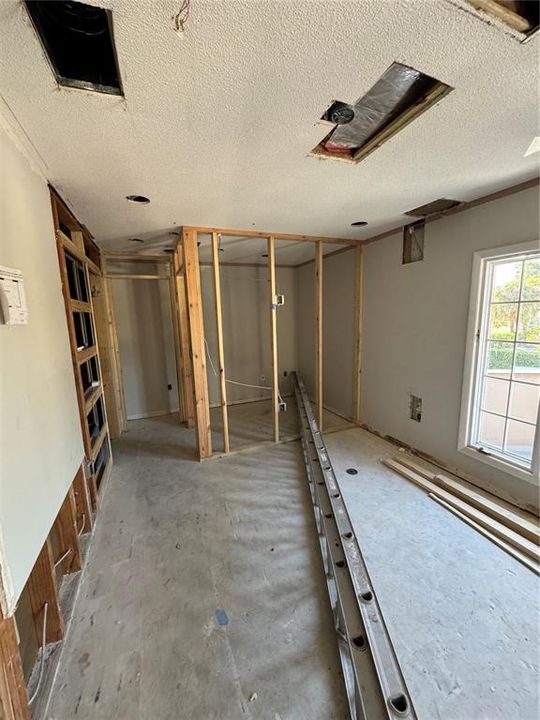 待售: $229,000 (2 贝兹, 2 浴室, 1010 平方英尺)