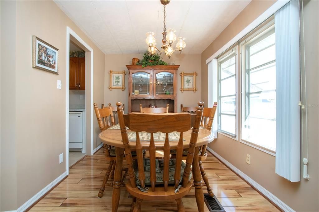 For Sale: $149,900 (3 beds, 2 baths, 1152 Square Feet)