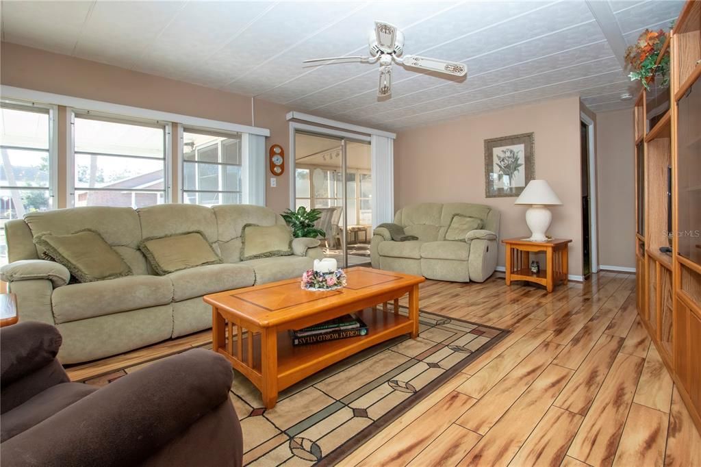 For Sale: $149,900 (3 beds, 2 baths, 1152 Square Feet)