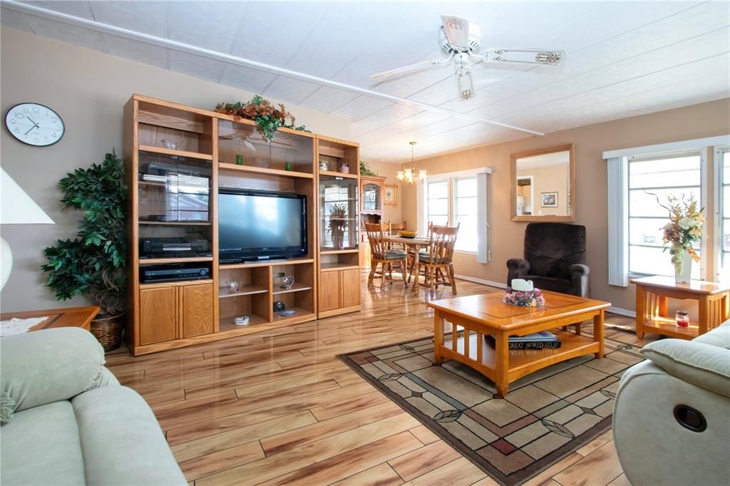 For Sale: $149,900 (3 beds, 2 baths, 1152 Square Feet)