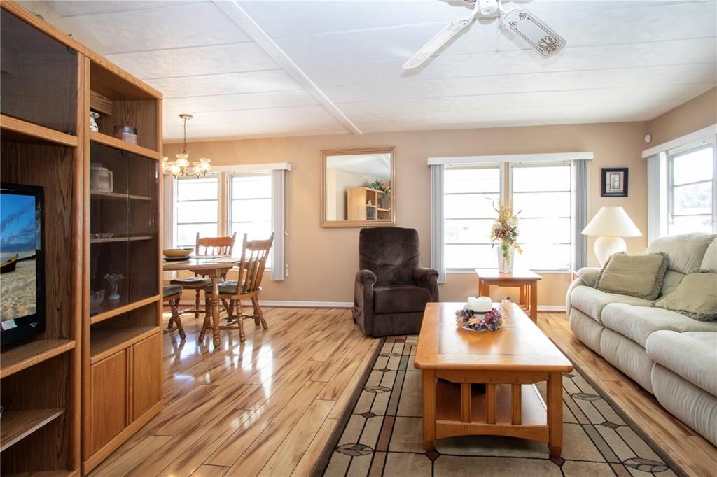 For Sale: $149,900 (3 beds, 2 baths, 1152 Square Feet)