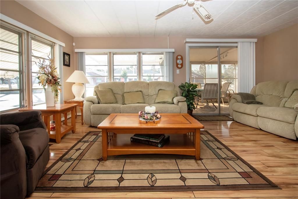 For Sale: $149,900 (3 beds, 2 baths, 1152 Square Feet)