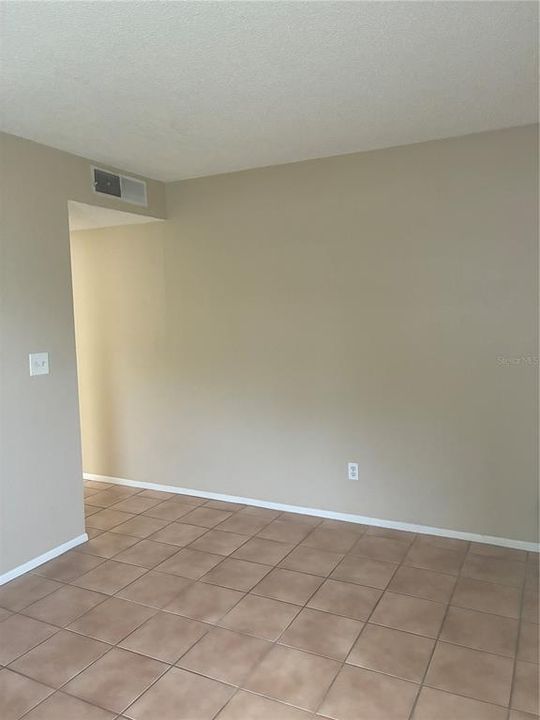 For Rent: $1,100 (1 beds, 1 baths, 504 Square Feet)