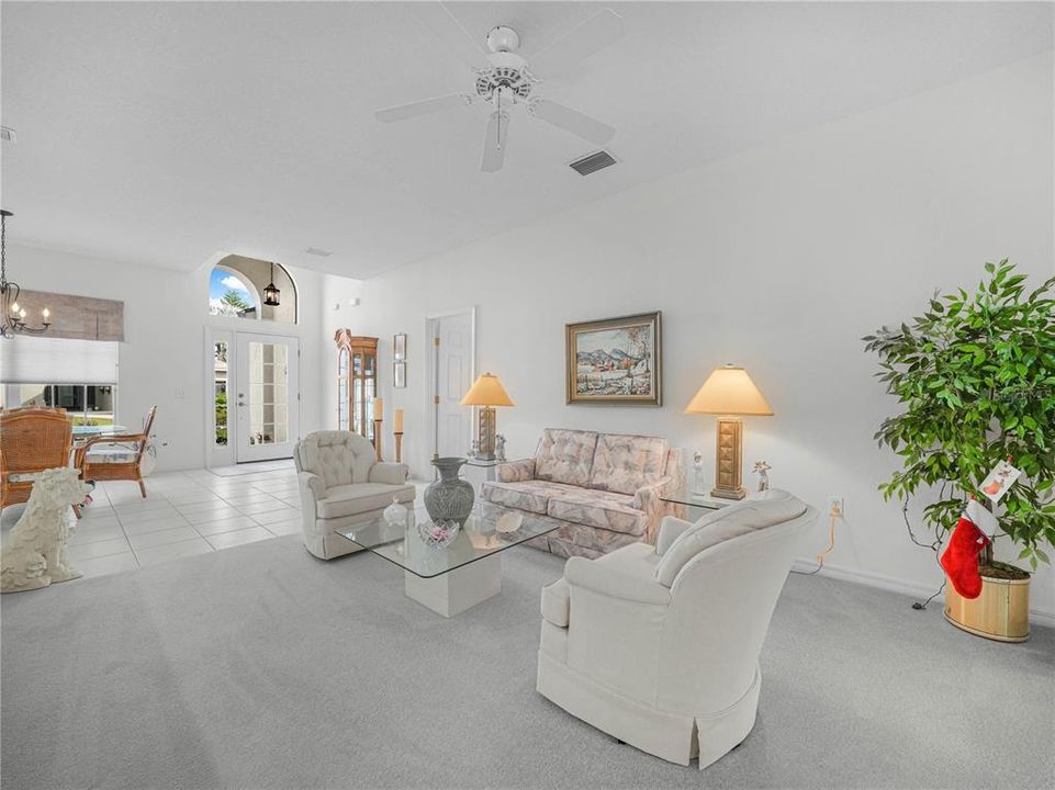 En Venta: $379,900 (3 camas, 2 baños, 2120 Pies cuadrados)