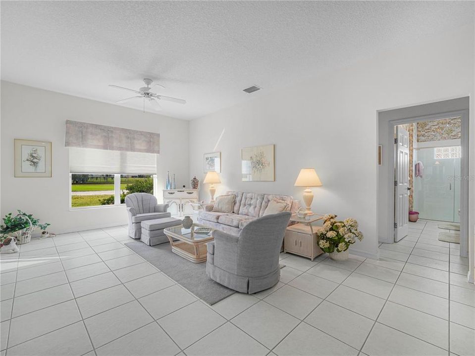 En Venta: $379,900 (3 camas, 2 baños, 2120 Pies cuadrados)