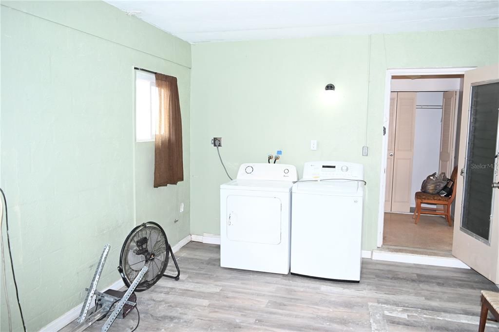 待售: $299,999 (3 贝兹, 2 浴室, 1120 平方英尺)