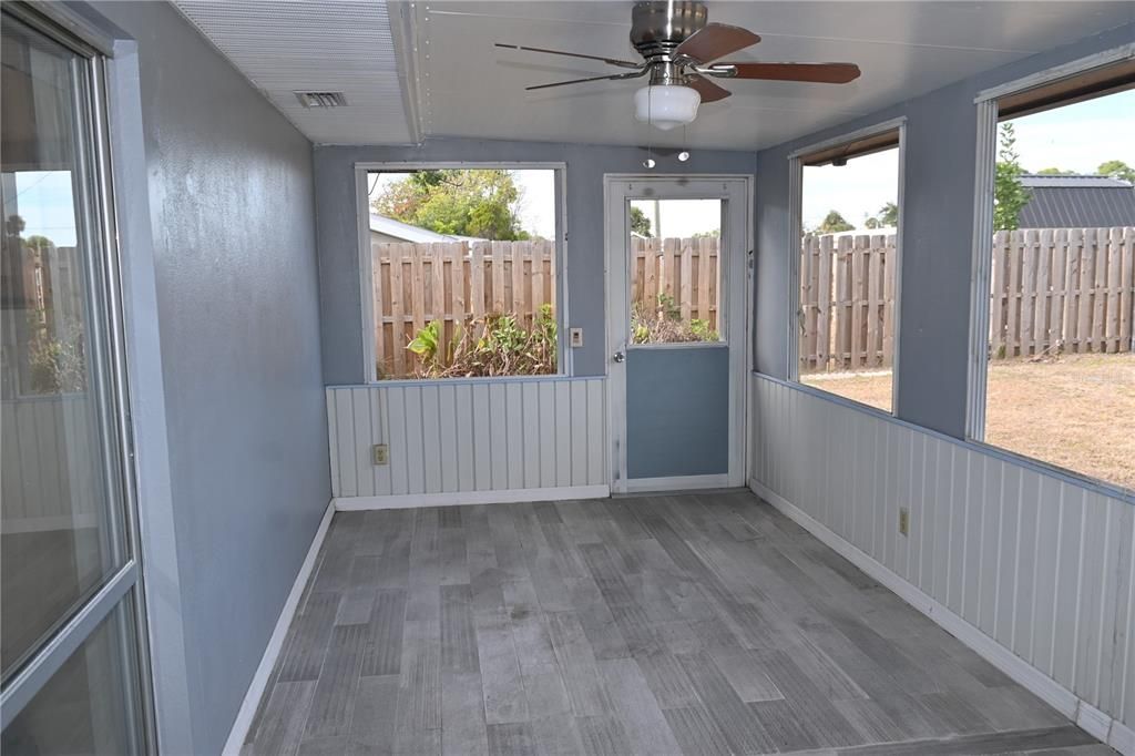 待售: $299,999 (3 贝兹, 2 浴室, 1120 平方英尺)